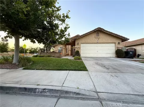 Exterior - 1705 Lightcap St, Lancaster, CA 93535 photo 2 of 10