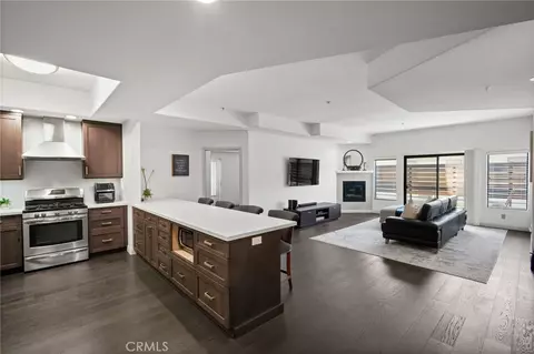 4477 Woodman Ave, Sherman Oaks, CA 91423