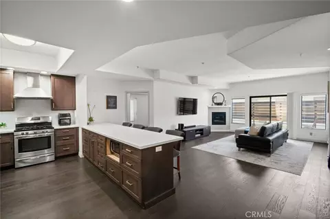 4477 Woodman Ave #202, Sherman Oaks, CA 91423