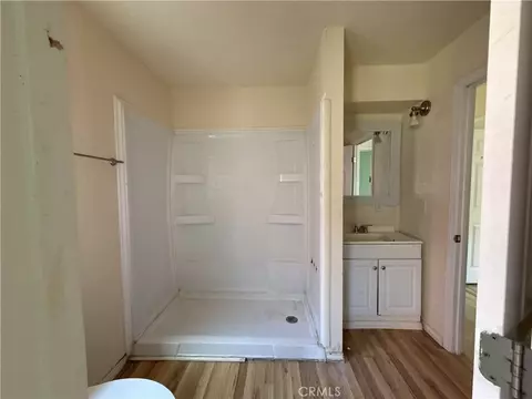 Bath - 5024 Shawnee, Weldon, CA 93283 photo 3 of 4