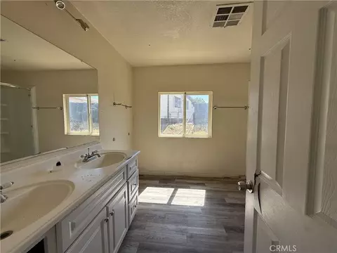 Bath - 5024 Shawnee, Weldon, CA 93283 photo 1 of 4