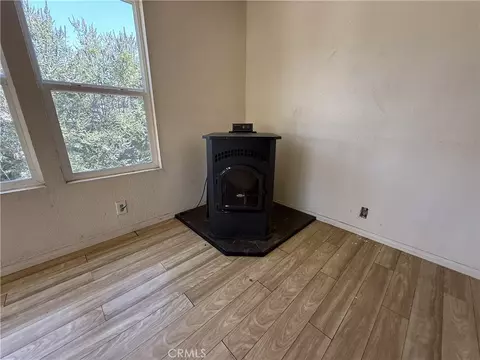 Living - 5024 Shawnee, Weldon, CA 93283 photo 3 of 7