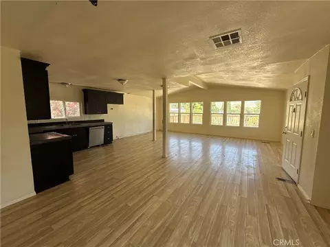 Living - 5024 Shawnee, Weldon, CA 93283 photo 4 of 7