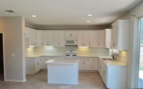 Kitchen - 6061 La Costa, Fontana, CA 92336 photo 1 of 2