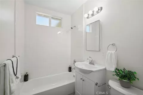 Bath - 9725 Haddon, Pacoima, CA 91331 photo 1 of 1