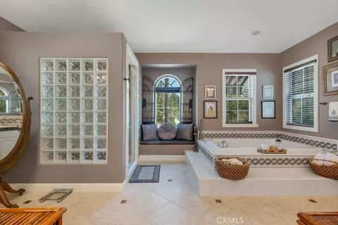 Bath - 7040 Hogan St, Moorpark, CA 93021 photo 3 of 8