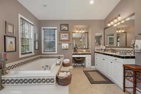 Bath - 7040 Hogan St, Moorpark, CA 93021 photo 4 of 8