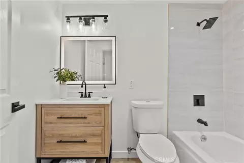 Bath - 28116 Oaklar, Saugus, CA 91350 photo 4 of 5