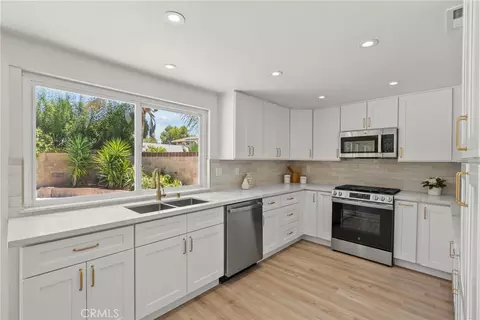 Kitchen - 28116 Oaklar, Saugus, CA 91350 photo 1 of 3