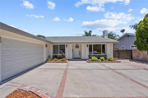 Exterior - 28116 Oaklar, Saugus, CA 91350 photo 2 of 11