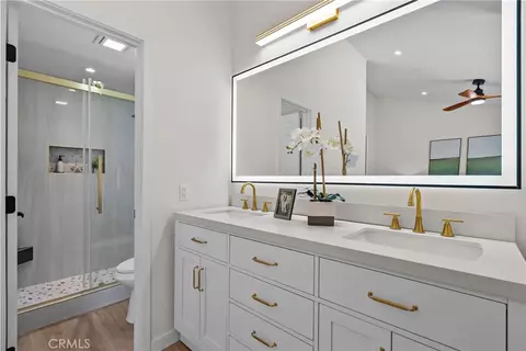 Bath - 28116 Oaklar, Saugus, CA 91350 photo 2 of 5