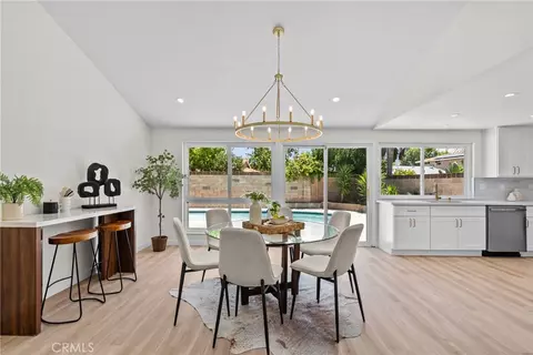 Dining - 28116 Oaklar, Saugus, CA 91350 photo 1 of 3