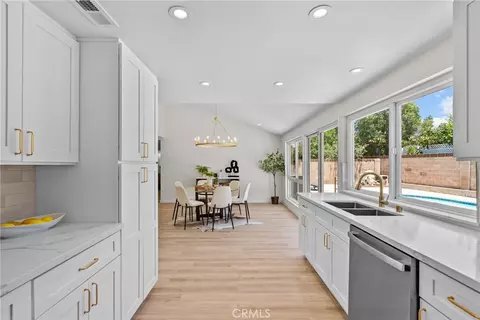 Kitchen - 28116 Oaklar, Saugus, CA 91350 photo 3 of 3