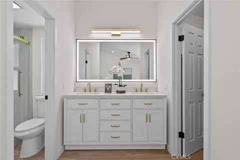 Bath - 28116 Oaklar, Saugus, CA 91350 photo 1 of 5