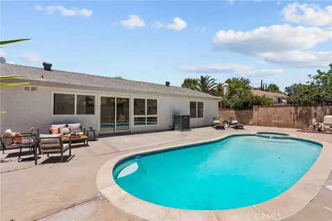 Exterior - 28116 Oaklar, Saugus, CA 91350 photo 7 of 11