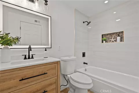 Bath - 28116 Oaklar, Saugus, CA 91350 photo 5 of 5