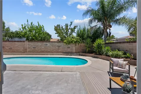 Exterior - 28116 Oaklar, Saugus, CA 91350 photo 4 of 11