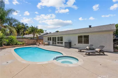 Exterior - 28116 Oaklar, Saugus, CA 91350 photo 9 of 11