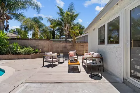 Exterior - 28116 Oaklar, Saugus, CA 91350 photo 5 of 11