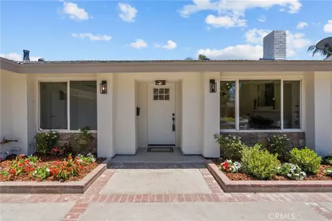 Exterior - 28116 Oaklar, Saugus, CA 91350 photo 3 of 11