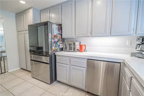 25708 Holiday Cir #B, Stevenson Ranch, CA 91381