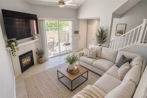 25708 Holiday Cir #B, Stevenson Ranch, CA 91381