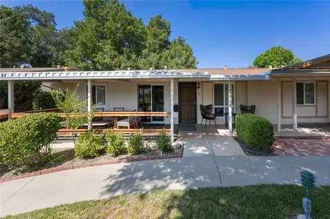 26753 Whispering Leaves #A, Newhall, CA 91321