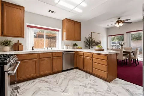 1845 W Avenue H8, Lancaster, CA 93534