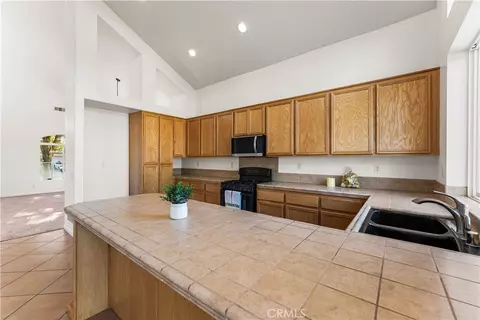 Kitchen - 38208 Grant Dr, Palmdale, CA 93552 photo 3 of 5