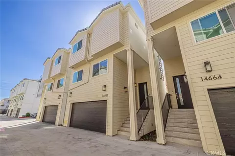 14662 W Sara Ln, Panorama City, CA 91402