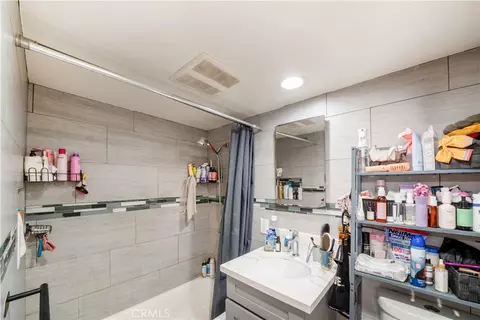 Bath - 310 E Ctr, Pomona, CA 91767 photo 1 of 1