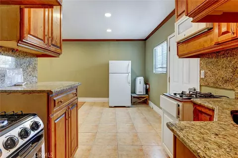 Kitchen - 20355 Mobile, Winnetka, CA 91306 photo 3 of 3