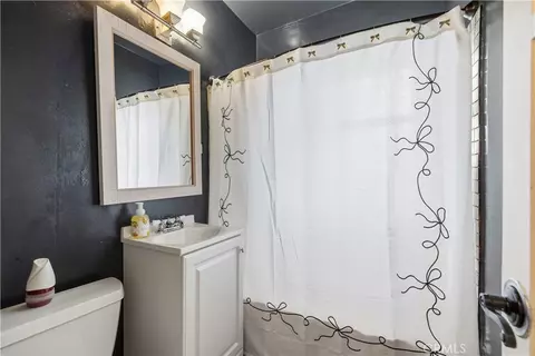 Bath - 527 E Maple, Glendale, CA 91205 photo 1 of 1