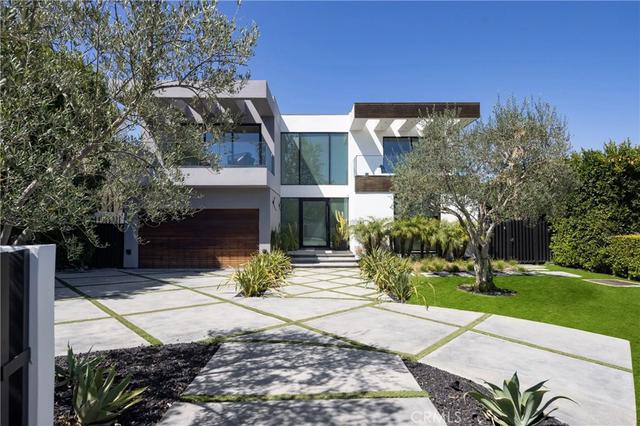 7107 Macapa Dr, Los Angeles, CA 90068