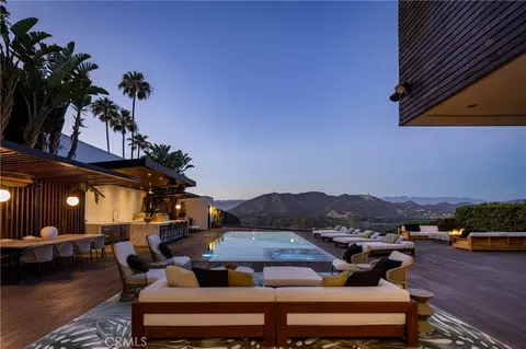 7107 Macapa Dr, Los Angeles, CA 90068