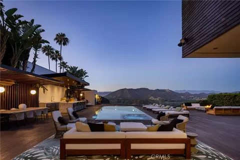 7107 Macapa Dr, Los Angeles, CA 90068