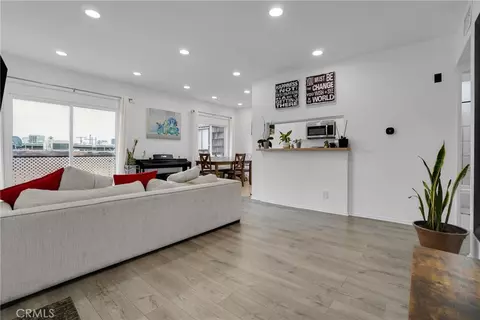 15516 Nordhoff St #217, North Hills, CA 91343