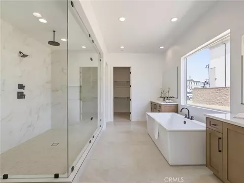 Bath - 11910 Red Hawk Ln, Porter Ranch, CA 91326 photo 5 of 9