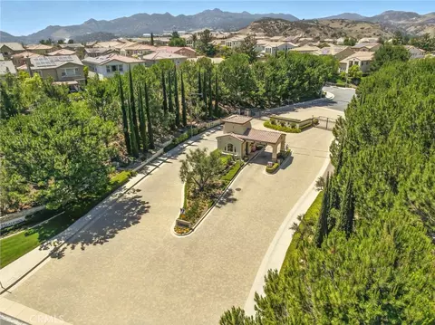 View/Area - 11910 Red Hawk Ln, Porter Ranch, CA 91326 photo 2 of 2