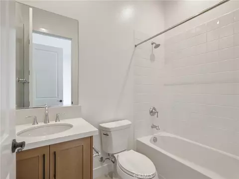 Bath - 11910 Red Hawk Ln, Porter Ranch, CA 91326 photo 8 of 9