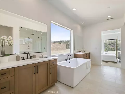 Bath - 11910 Red Hawk Ln, Porter Ranch, CA 91326 photo 2 of 9