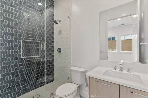 Bath - 11910 Red Hawk Ln, Porter Ranch, CA 91326 photo 5 of 6