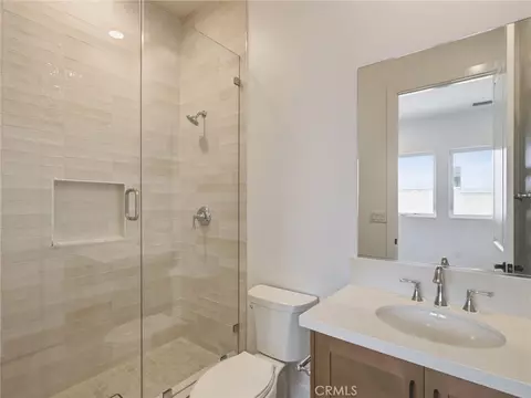 Bath - 11910 Red Hawk Ln, Porter Ranch, CA 91326 photo 7 of 9