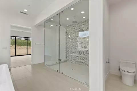 Bath - 11910 Red Hawk Ln, Porter Ranch, CA 91326 photo 3 of 6