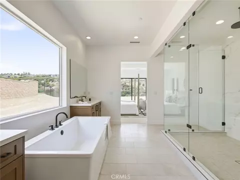 Bath - 11910 Red Hawk Ln, Porter Ranch, CA 91326 photo 3 of 9