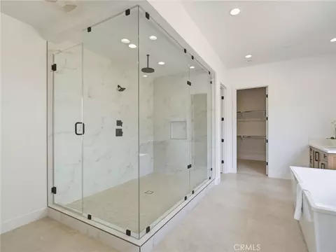Bath - 11910 Red Hawk Ln, Porter Ranch, CA 91326 photo 6 of 9