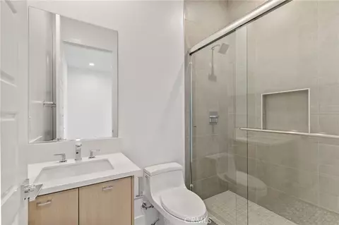 Bath - 11910 Red Hawk Ln, Porter Ranch, CA 91326 photo 6 of 6