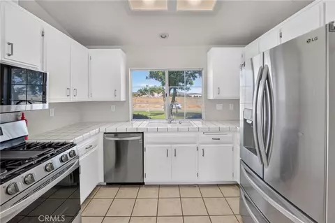 Kitchen - 35962 52nd E, Palmdale, CA 93552 photo 2 of 2