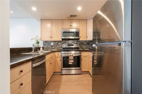 Kitchen - 1878 Stow, Simi Valley, CA 93063 photo 2 of 3