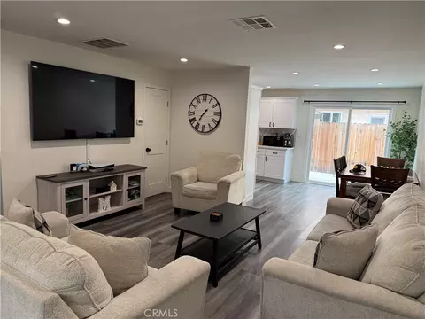 17111 Roscoe Blvd #15, Northridge, CA 91325